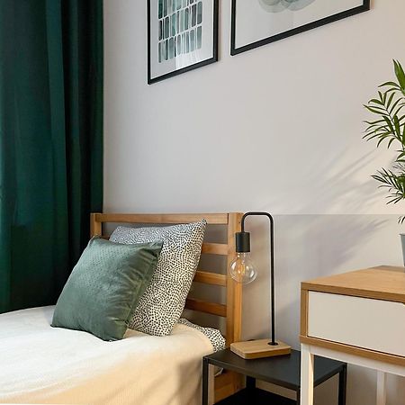Shape&Color Premium Hostel วอร์ซอ ภายนอก รูปภาพ