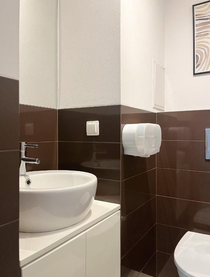 Shape&Color Premium Hostel วอร์ซอ ภายนอก รูปภาพ