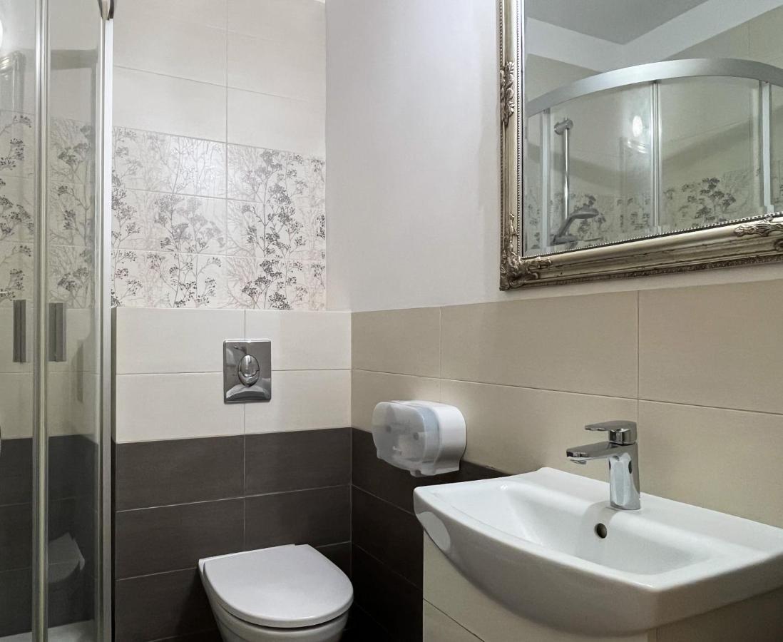 Shape&Color Premium Hostel วอร์ซอ ภายนอก รูปภาพ